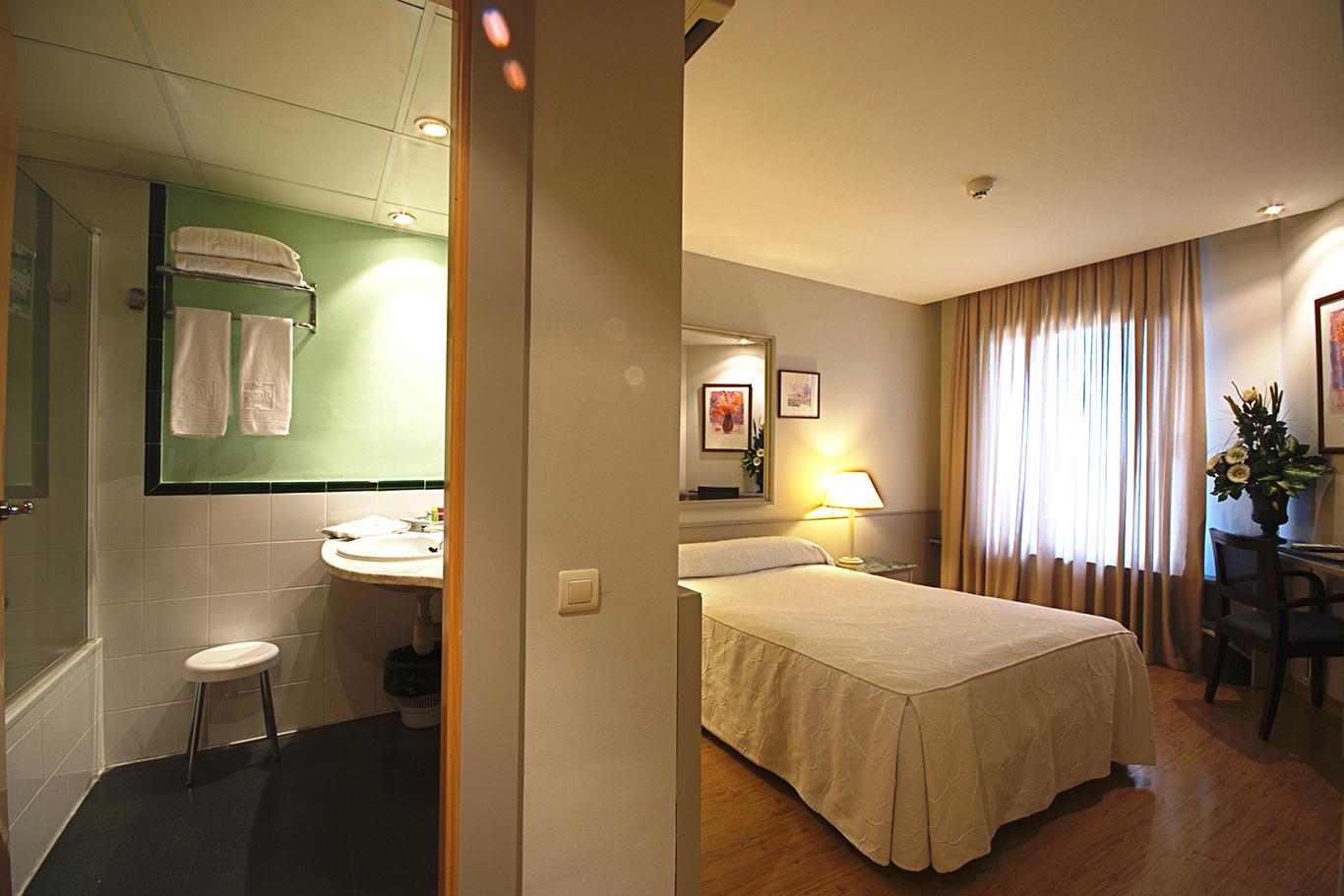 Nuevo Zenit Calahorra Hotel ภายนอก รูปภาพ