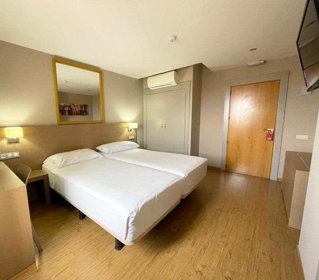 Nuevo Zenit Calahorra Hotel ภายนอก รูปภาพ