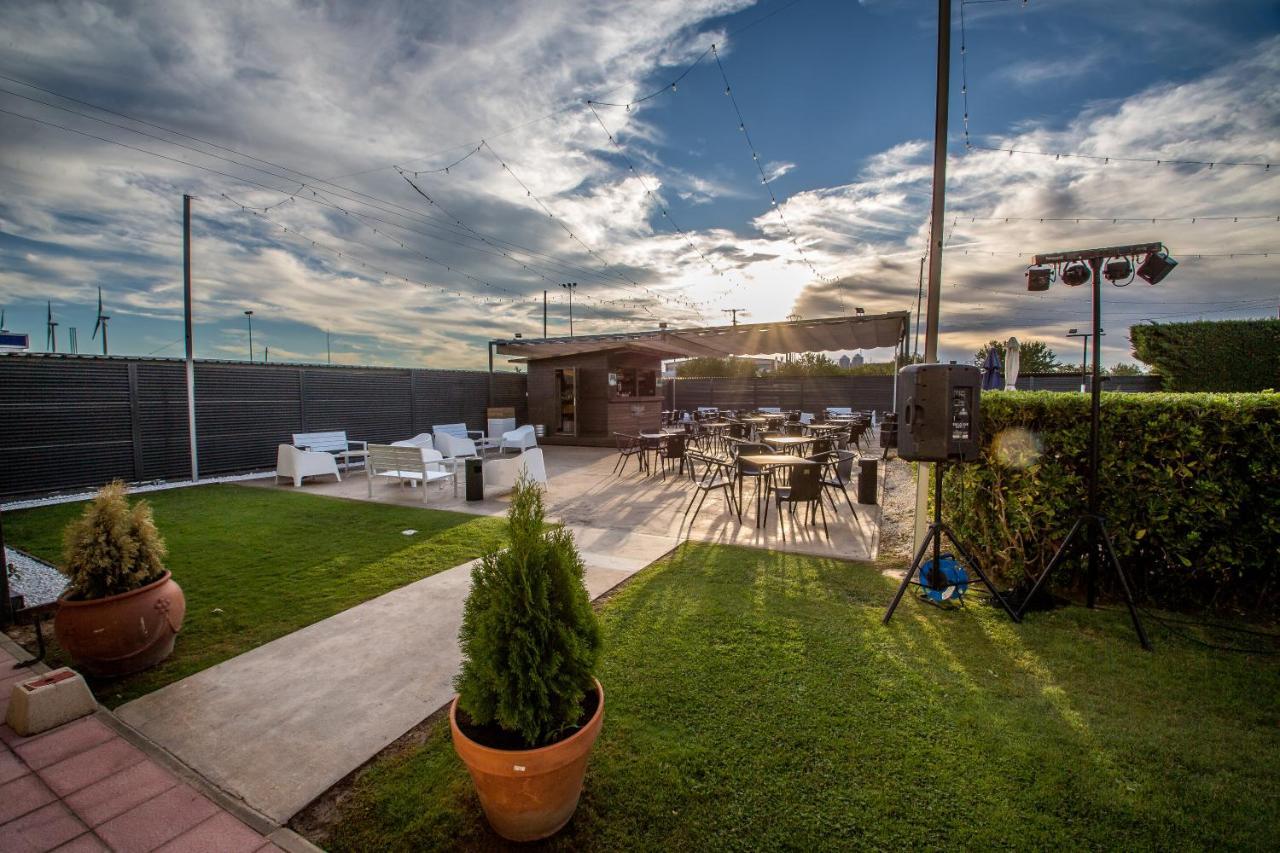Nuevo Zenit Calahorra Hotel ภายนอก รูปภาพ
