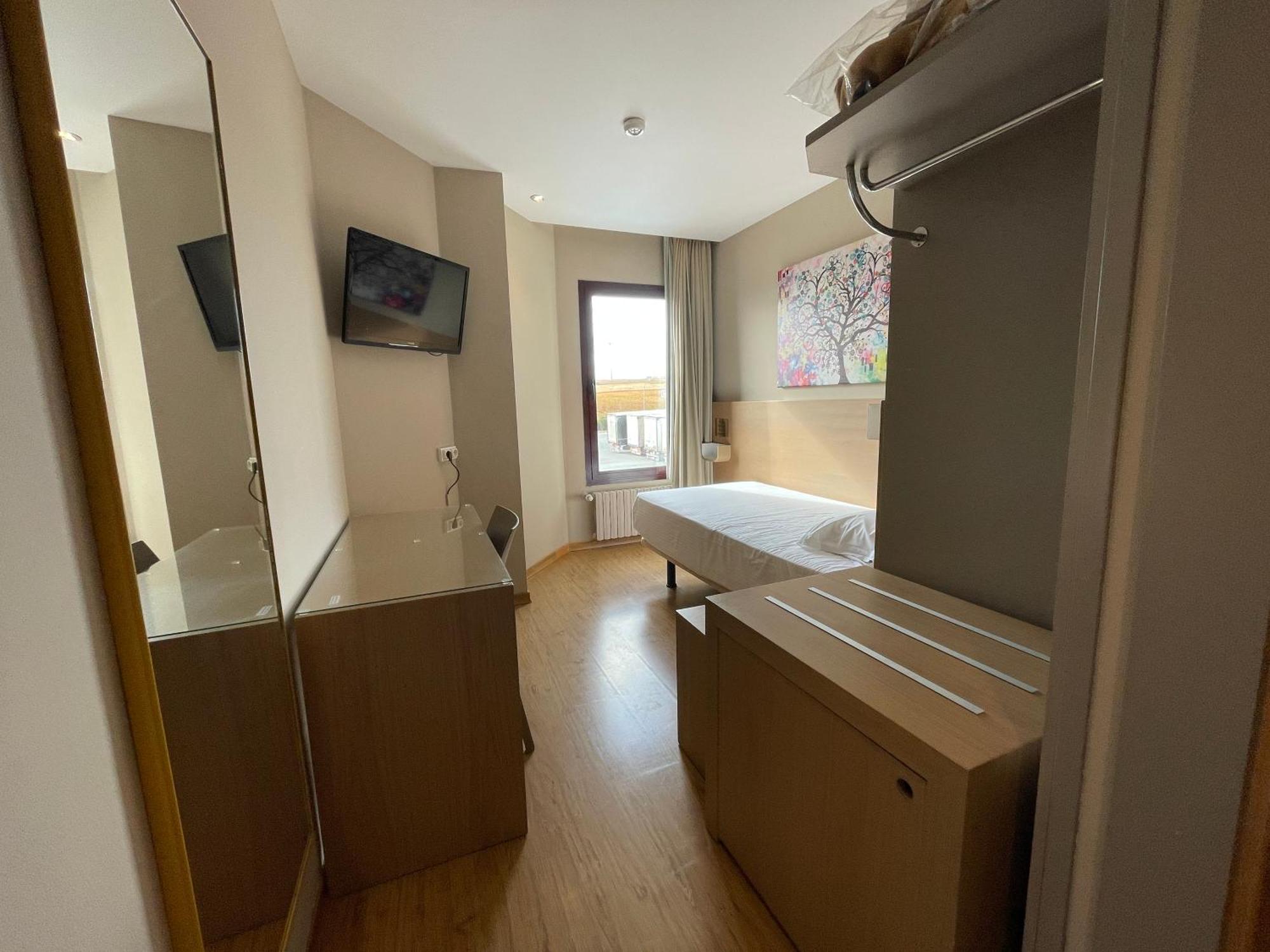 Nuevo Zenit Calahorra Hotel ภายนอก รูปภาพ