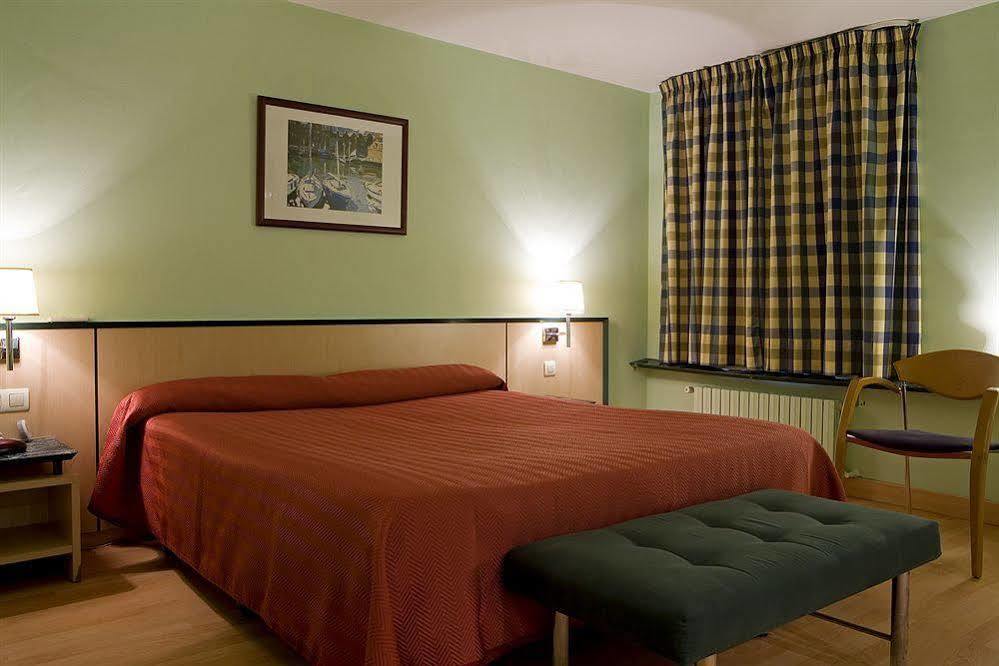 Nuevo Zenit Calahorra Hotel ภายนอก รูปภาพ